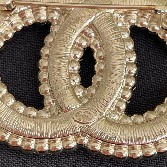 Chanel Pearly Framed Crystal CC Brooch - Picture 3 of 3
